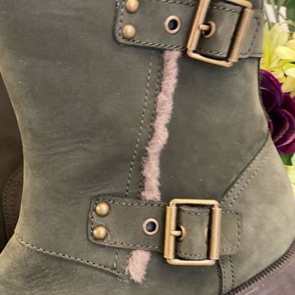 UGG olive green women’s boot - Picture 13 of 13